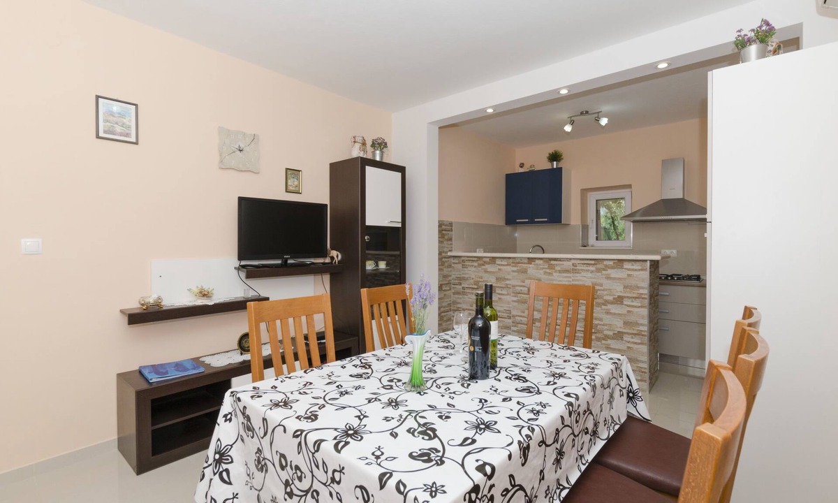Ivan Dolac Apartment | Apartments Caric