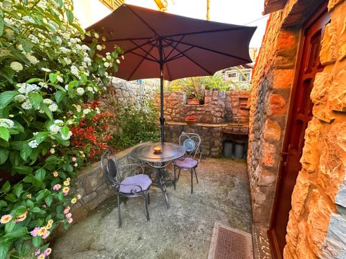 Veli Losinj Apartment | Apartments Cvita - Garden Hideaway