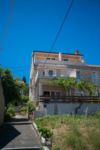 Cove Tri Zala (Zrnovo) Apartment | Apartments Filippi