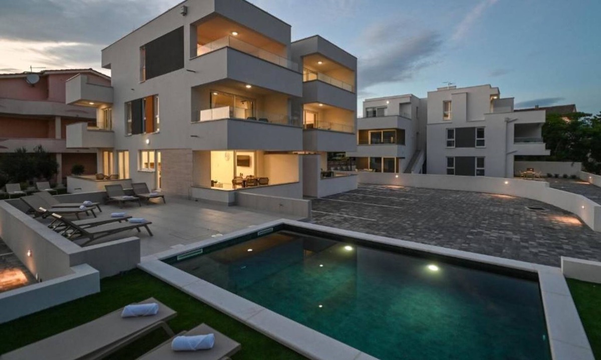 Zrce Apartment | Apartments for 12 with Pool
