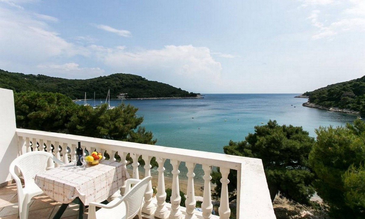 Saplunara Apartment | Apartments Franka Saplunara-One-Bedroom Apartment with Terrace and Sea View No1