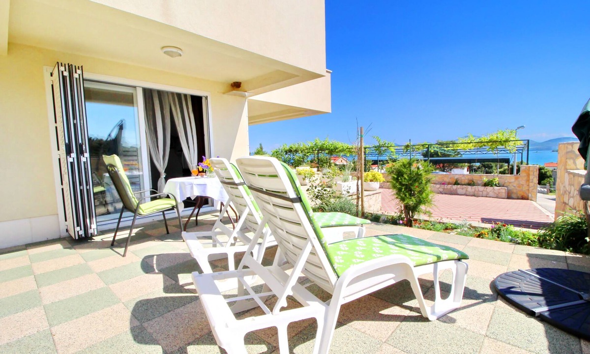 Drace Apartment | Apartments Gusti - Studio Apartment with Terrace and Sea View