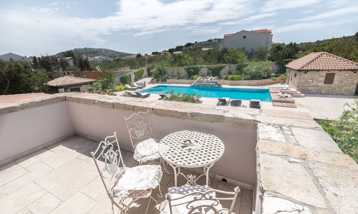 Murter Apartment | Apartments Villa Renata (77411-A2) - Murter - island Murter
