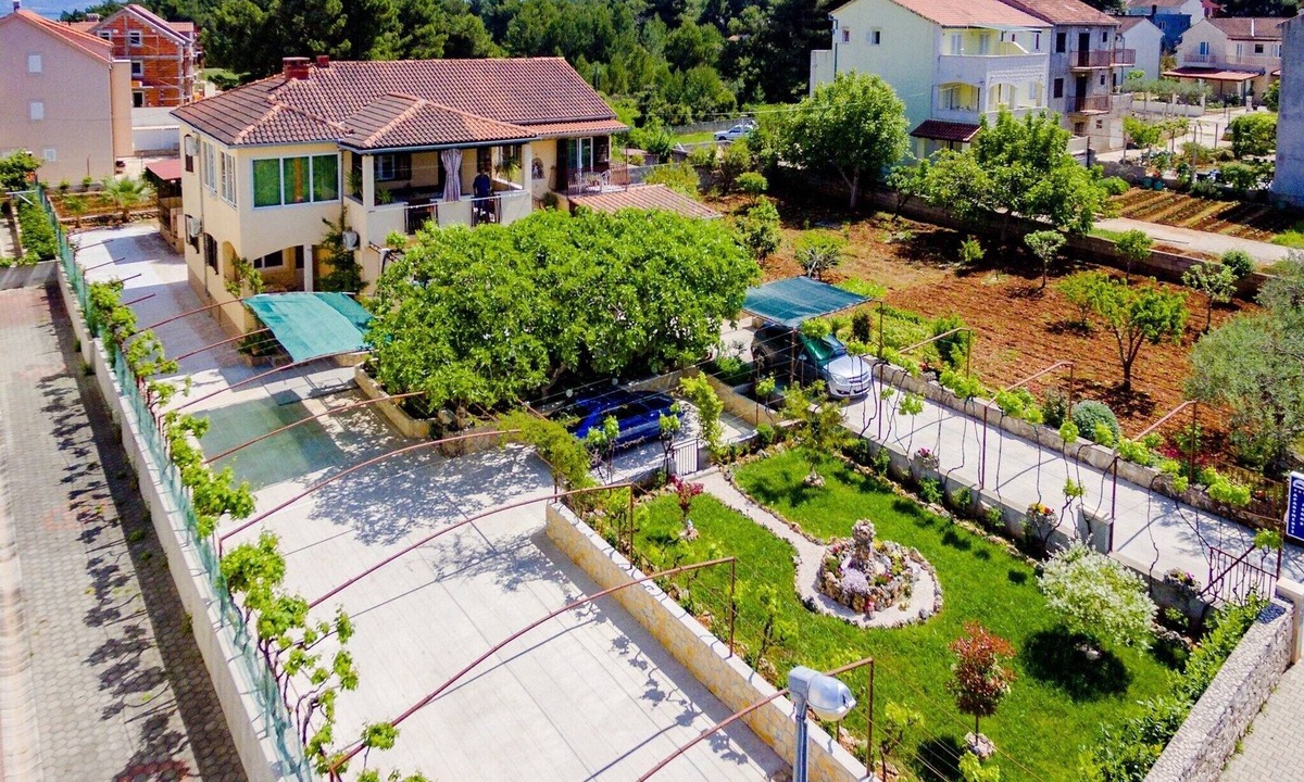 Mirce Apartment | Apartments Jerko - Comfort One Bedroom Apartment with Terrace