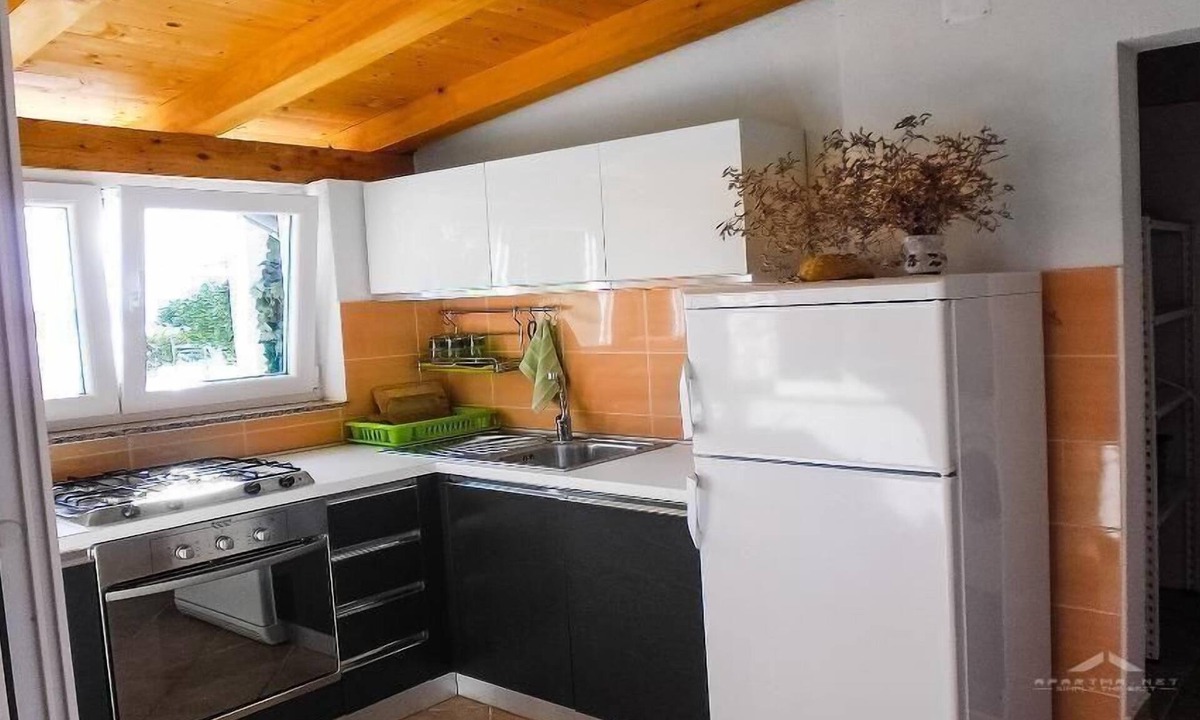 Zubovici House | Apartments Katarina - only 20 metres from beach