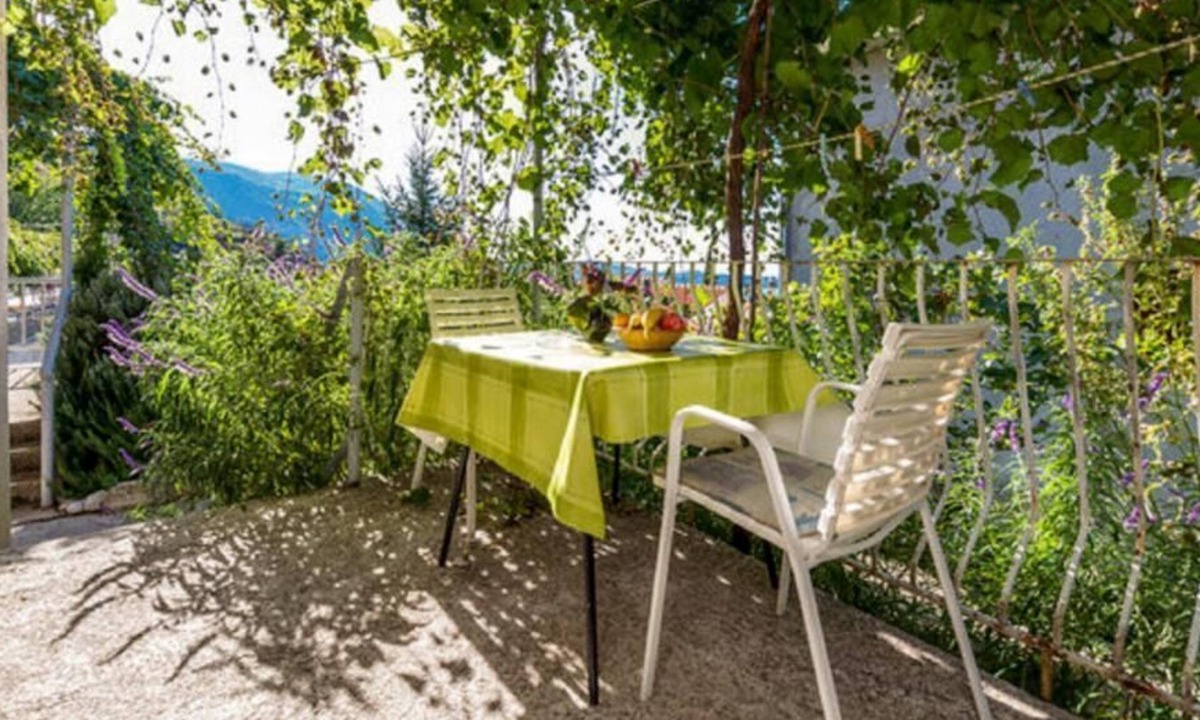 Zavrelje Apartment | Apartments Klis -Studio Apartment with Terrace - 2 (D)