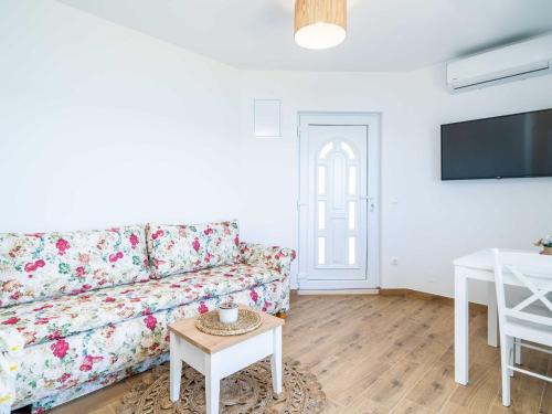 Lozica Apartment | Apartments Lovro - One bedroom apartment with Balcony and Sea View 3