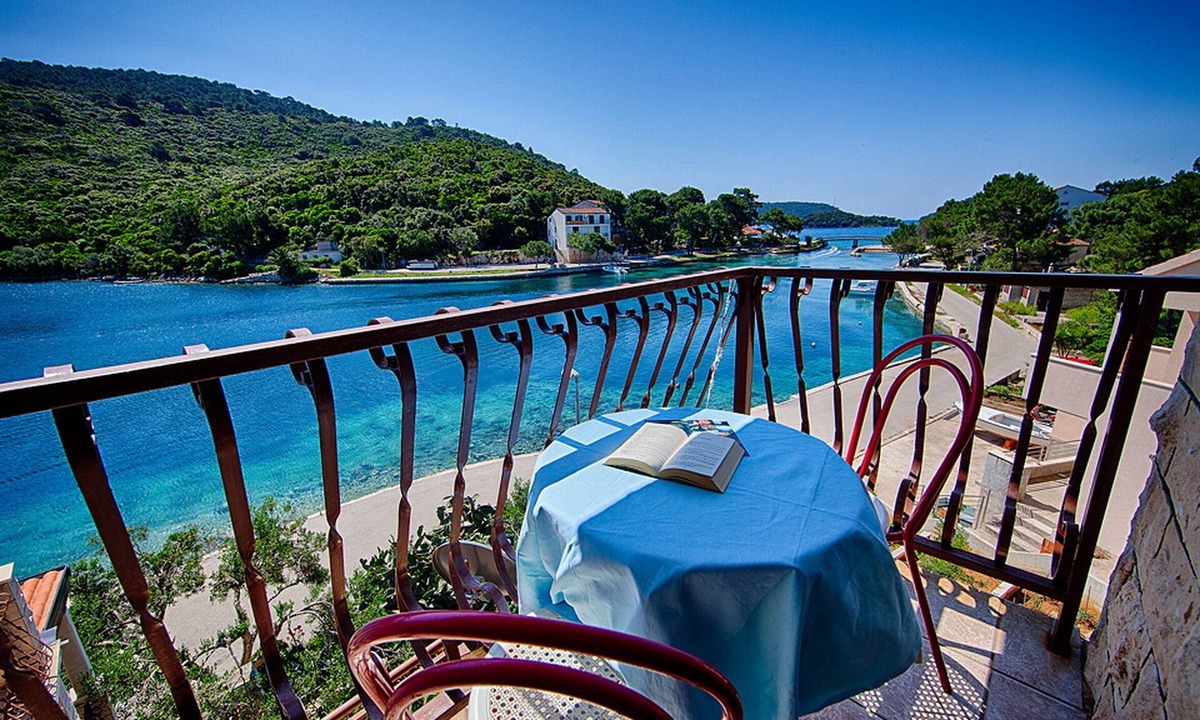 Pasadur Apartment | Apartments Malo Lago - One-Bedroom Apartment with Balcony and Sea View - Attic (Apartment 3)