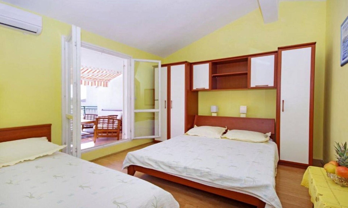 Gorinka Apartment | Apartments Ribarević - Three Bedroom Apartment With Terrace and Sea View