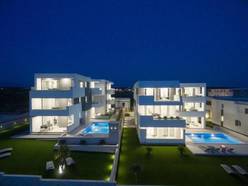 Zrce Apartment | Apartments & Rooms Pool Villas Maris