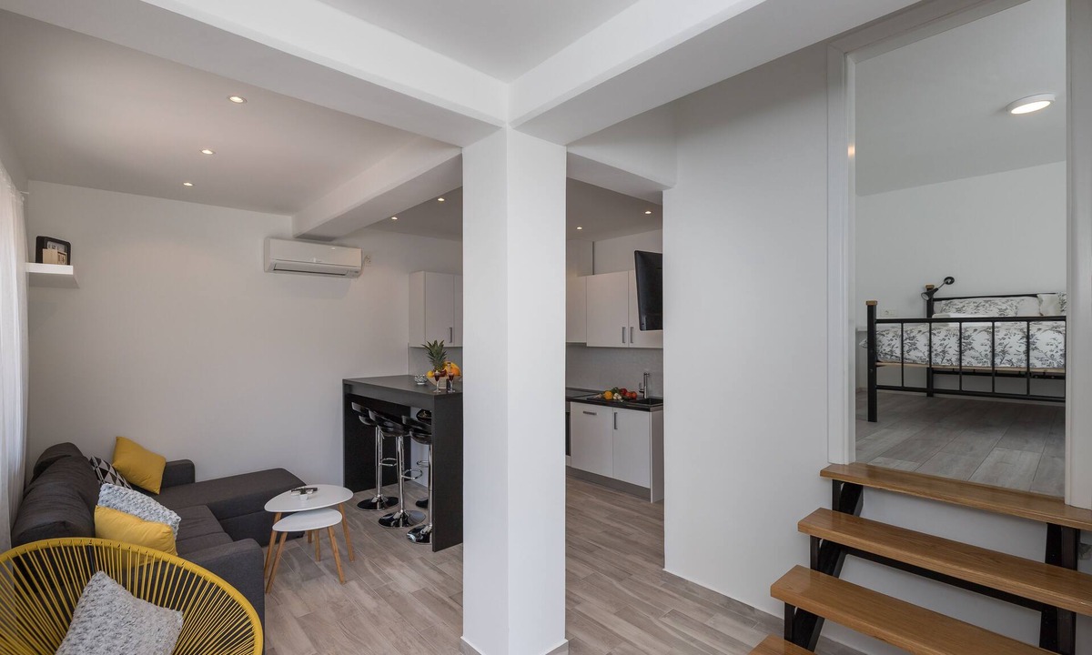 Mokosica Apartment | Apartments Siblings - Premium Two Bedroom Apartment with Terrace and Garden View (CETVRTI)