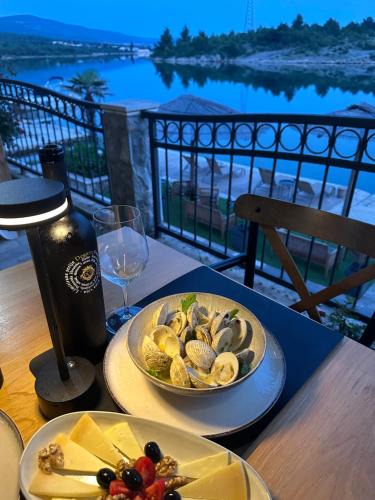 Obrovac Apartment | Apartments & Villa Tisno