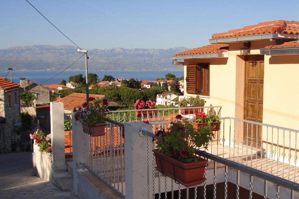 Sutivan Apartment | Apartments with parking space Sutivan, Brac - 745
