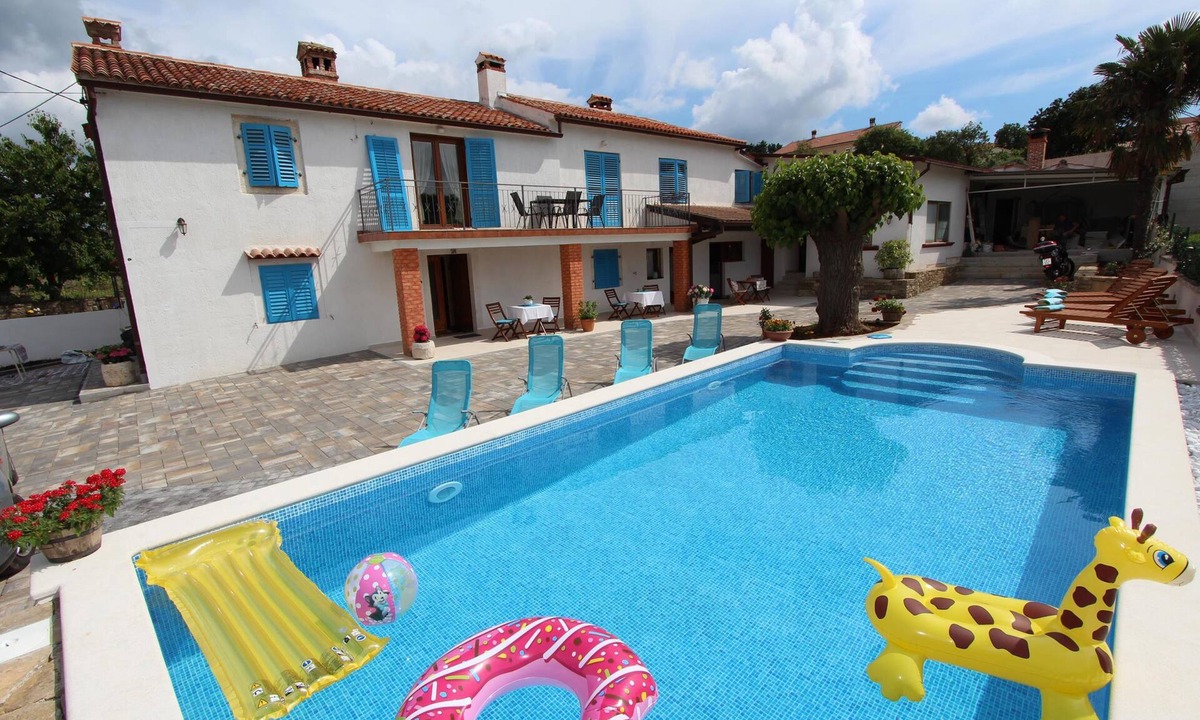 Rovinjsko Selo Apartment | Apartments with Shared Pool Midea 2