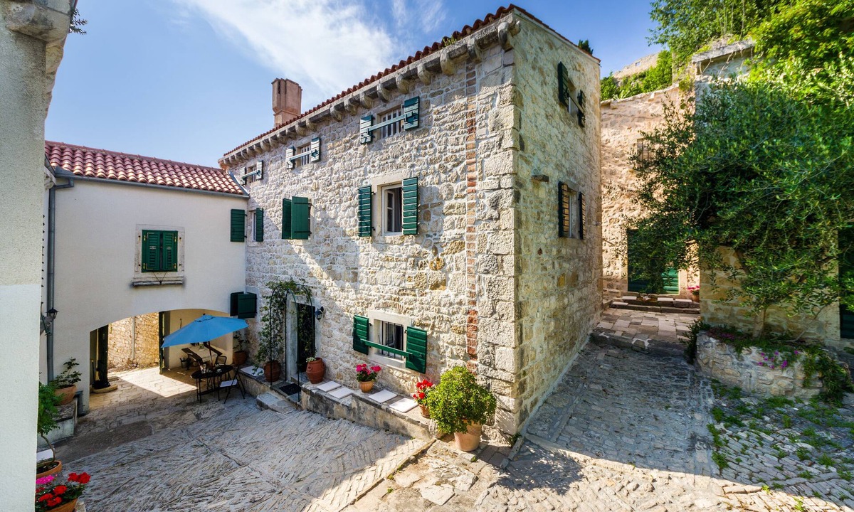 Novigrad House | AUTHENTIC MEDITERRANEAN BOUTIQUE HOUSE