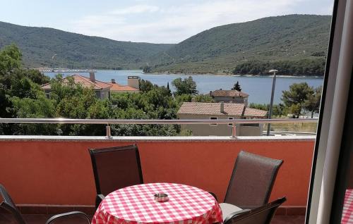 Cres Apartment | Awesome Apartment In Cres With House Sea View