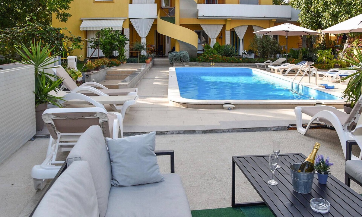 Pakostane Apartment | Awesome apartment in Pakostane with WiFi