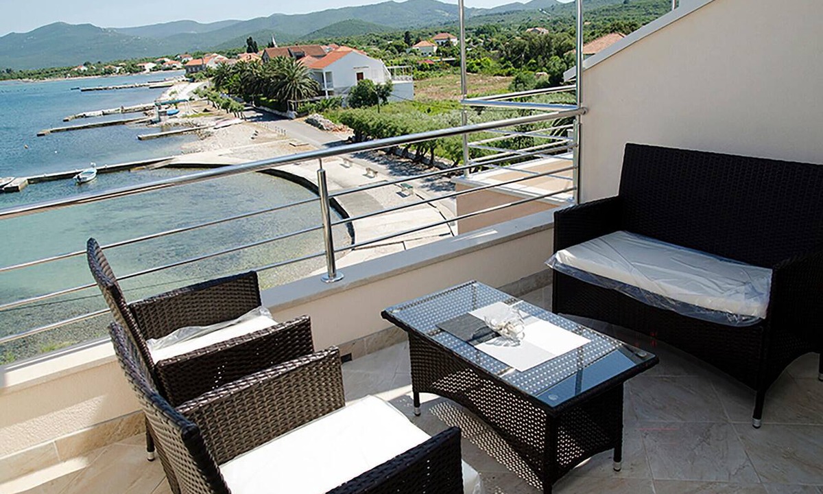 Sreser Apartment | Awesome apartment in Sreser with WiFi