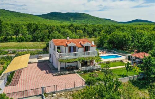 Central Dalmatia House | Awesome Home In Blato Na Cetini