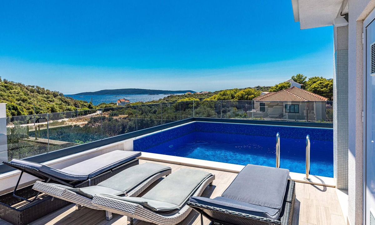 Okrug Donji House | Awesome home in Okrug Donji