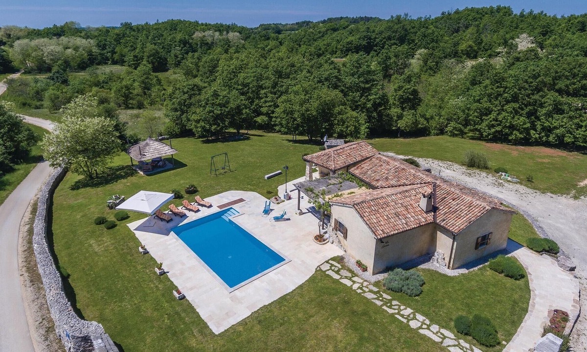 Bazgalji House | Awesome home in Pazin
