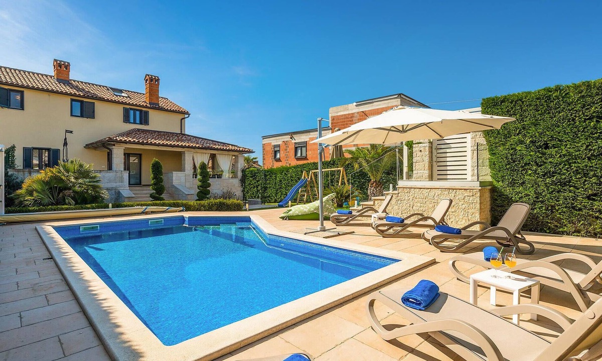 Kastelir House | Awesome home in Porec with sauna