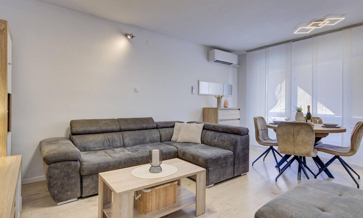 Valbandon Apartment | Beach front apartment in Fazana