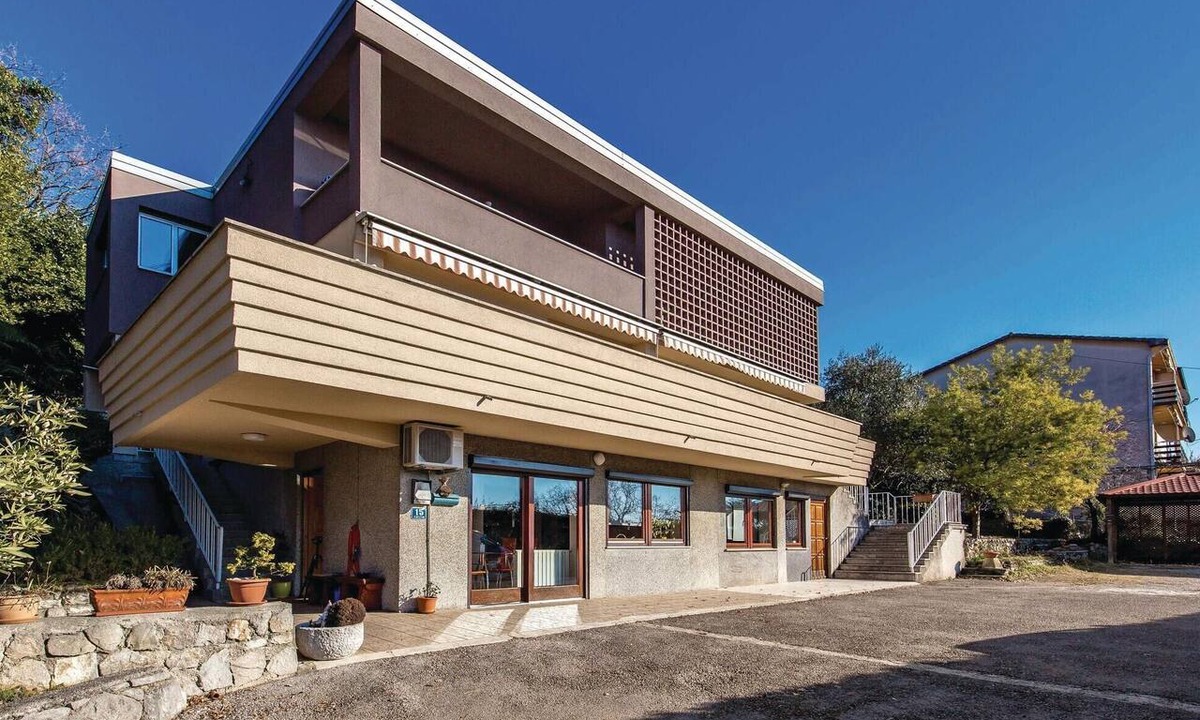 Sarsoni Apartment | Beach front apartment in Rijeka with WiFi