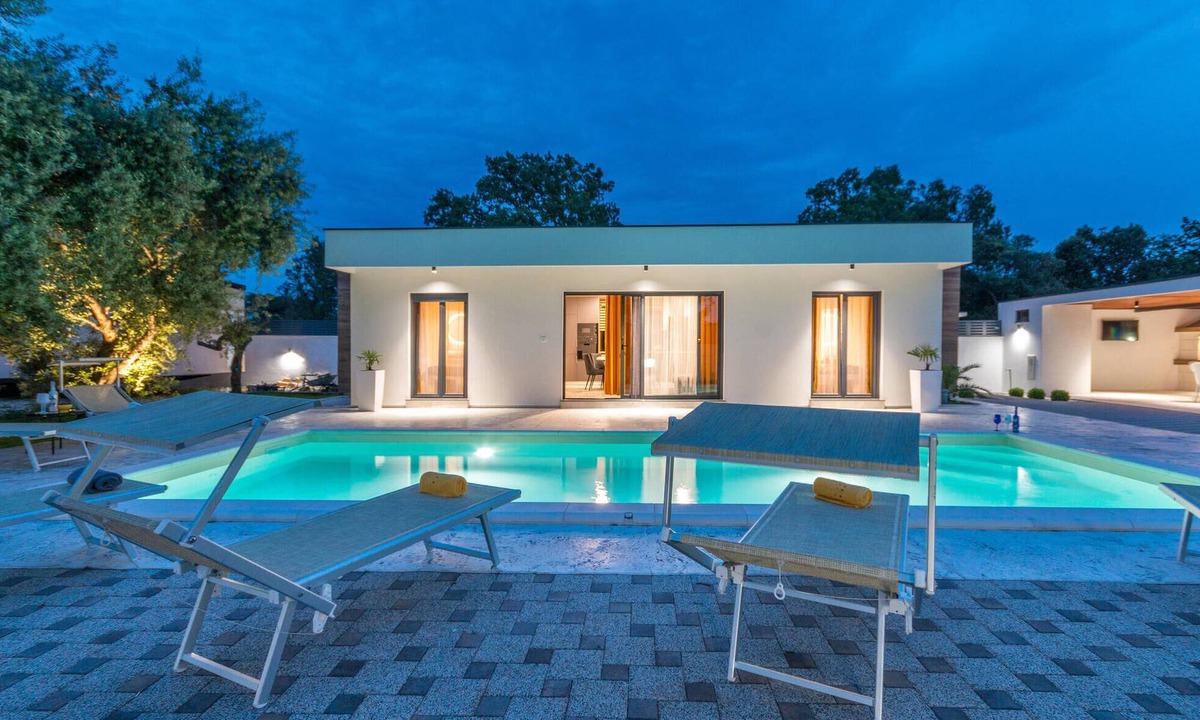 Biograd na Moru House | Beach front home in Biograd