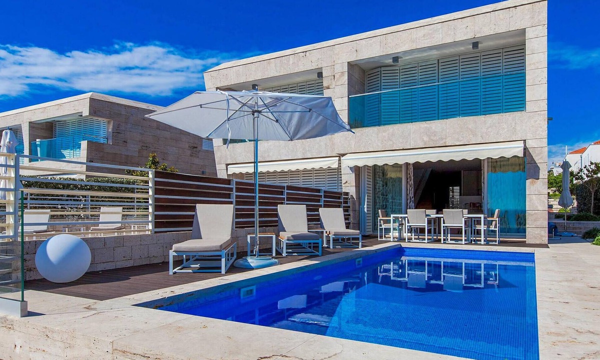 Petrcane House | Beach front home in Petrcane