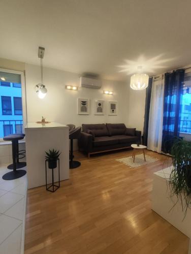 Znjan Apartment | Beach Pearl Apartment