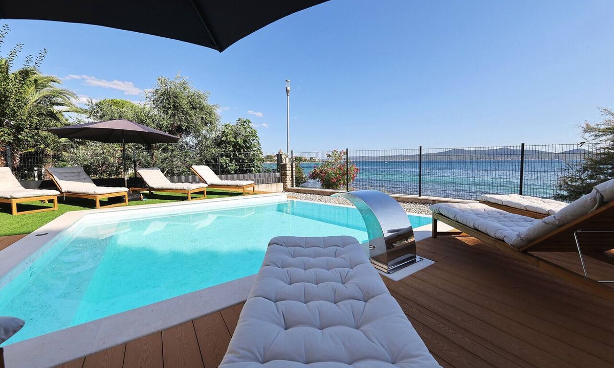 Sukosan Villa | Beachfront Almare Retreat