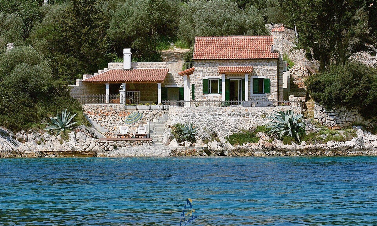 Stari Grad Villa | Beachfront Retreat Near Stari Grad