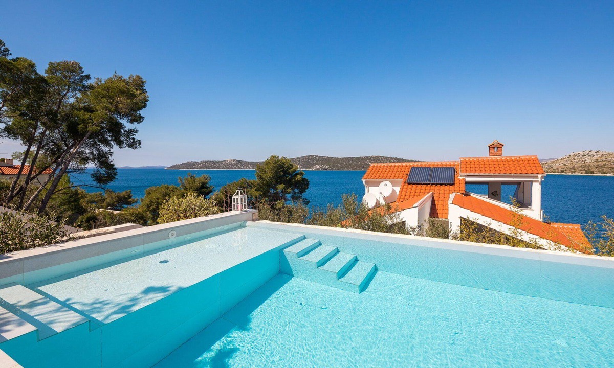 Grebastica Villa | Beachfront Villa Blue Bay with Pool