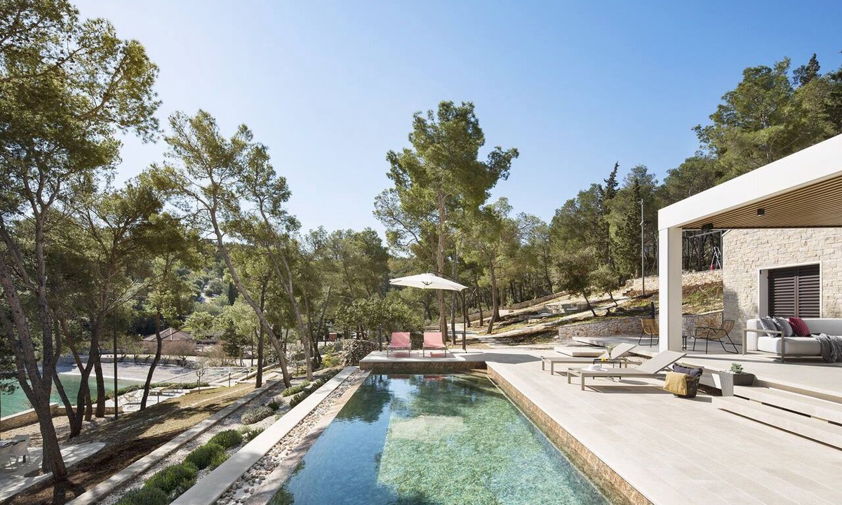 Sutivan Villa | Beachfront Villa Brac Enigma with Pool