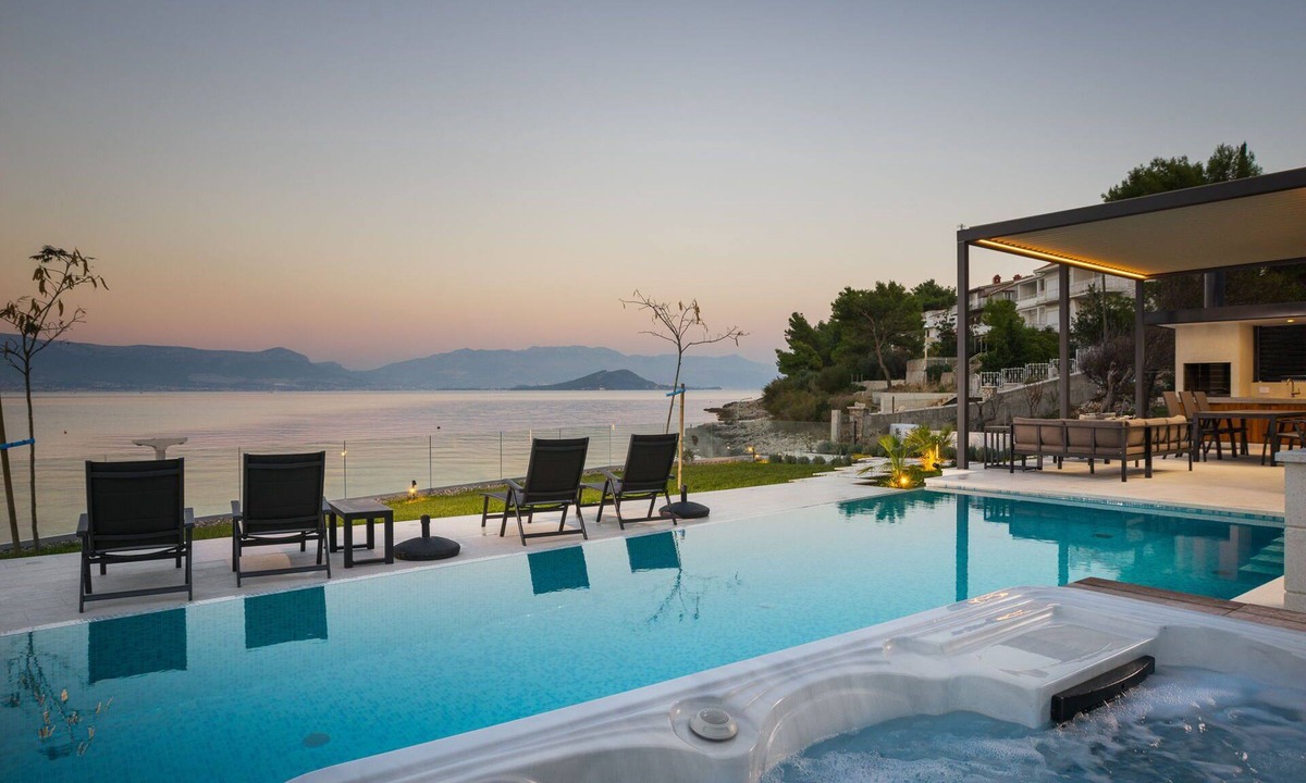 Slatine Villa | Beachfront Villa Grey Martini with Pool