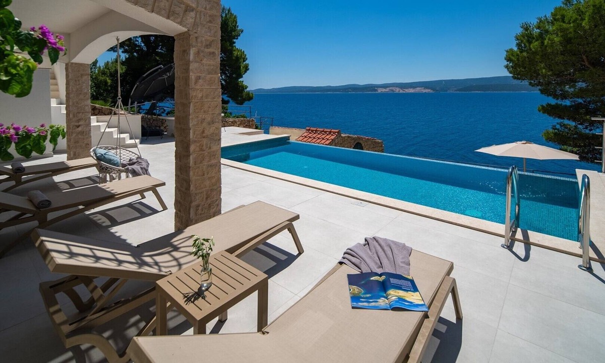 Stanici Villa | Beachfront Villa Nino, 5 bedroom villa with heated pool in Stanići