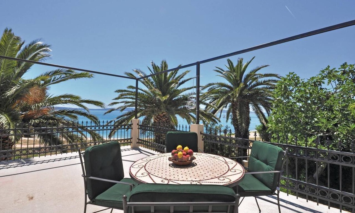 Kastel Gomilica Apartment | Beautiful apartment in Kastel Gomilica with WiFi