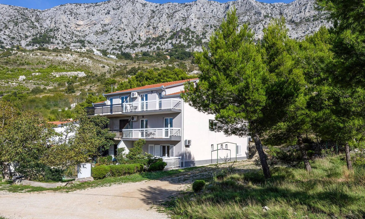 Lokva Rogoznica Apartment | Beautiful apartment in Lokva Rogoznica with WiFi