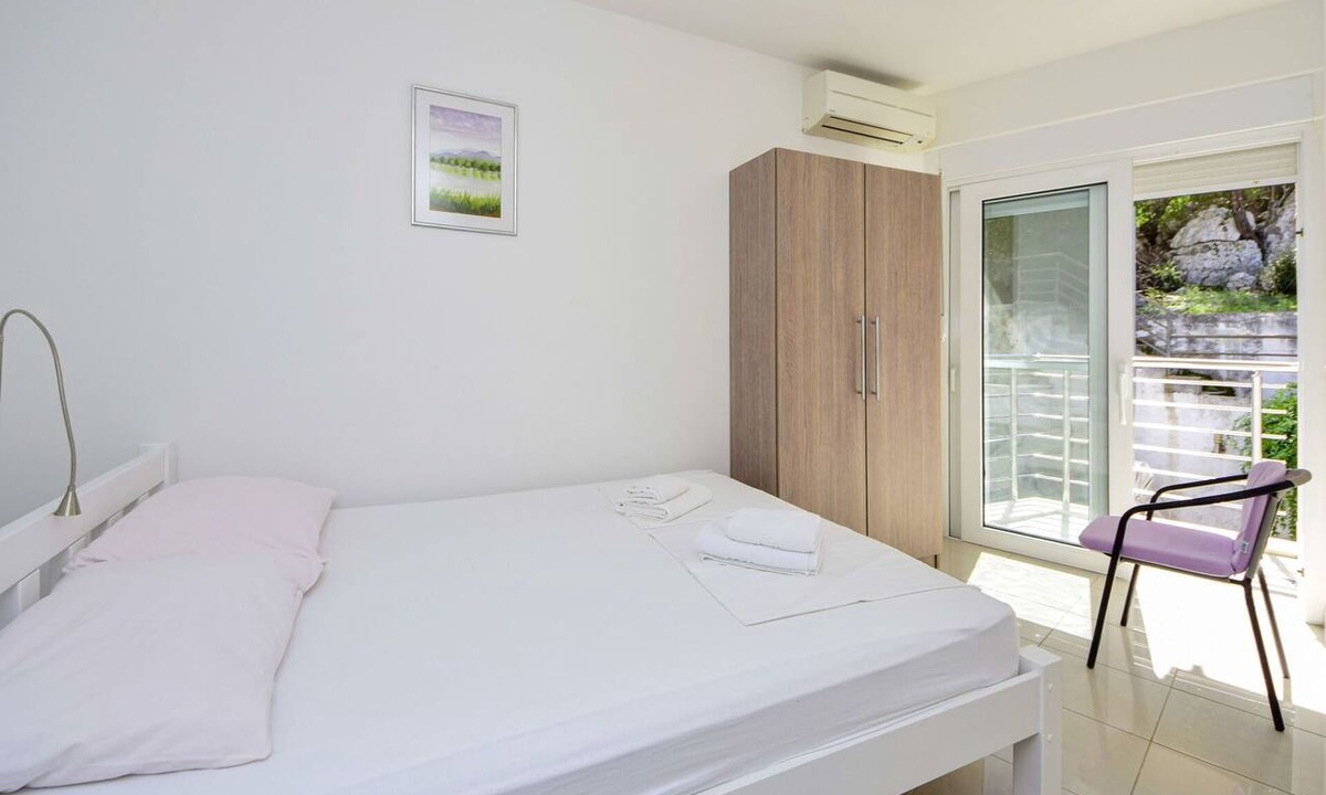 Blace Apartment | Beautiful apartment for 5 people with WIFI, A/C, TV, balcony and pets allowed