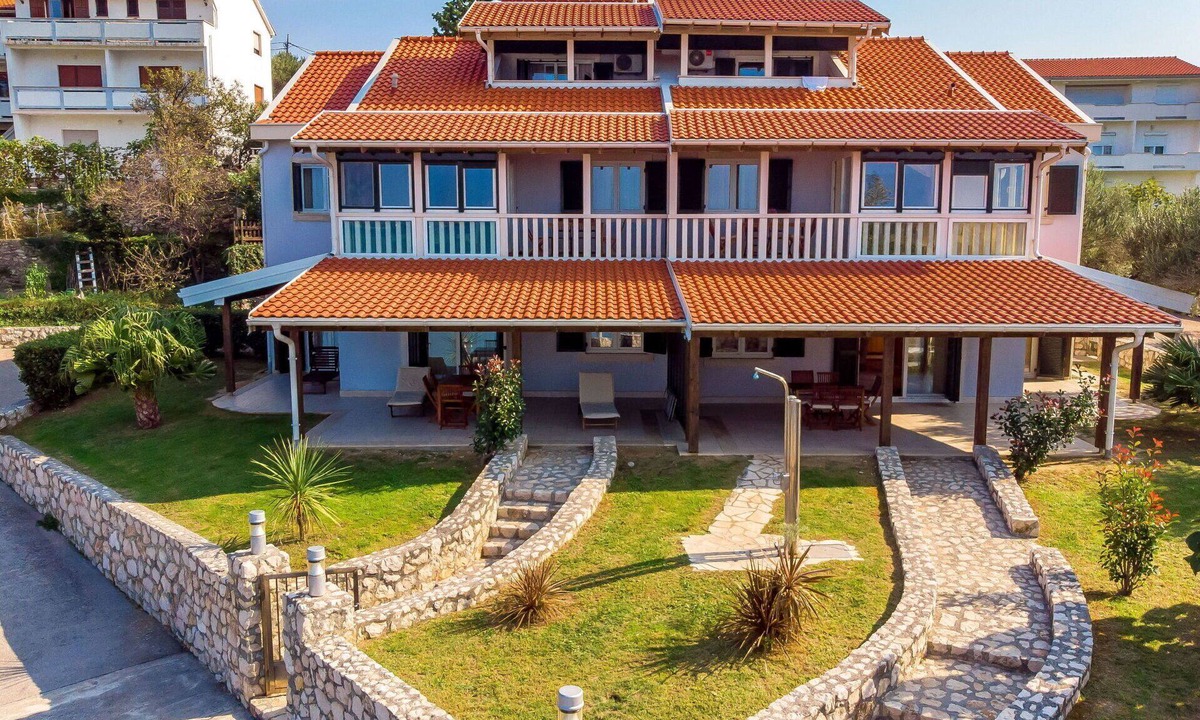 Rab Town Apartment | Beautiful apartment for 4 guests with A/C, WIFI, pool, TV and patio