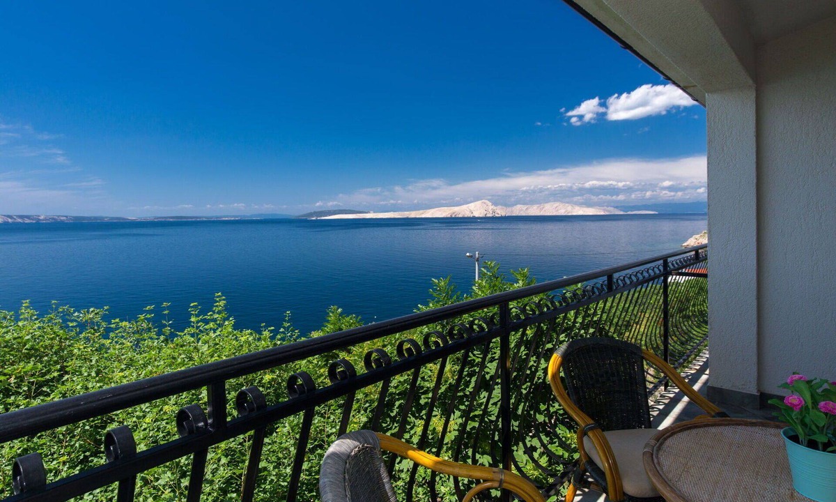 Senj Apartment | Beautiful apartment for 4 guests with WIFI, A/C, TV, terrace and pets allowed