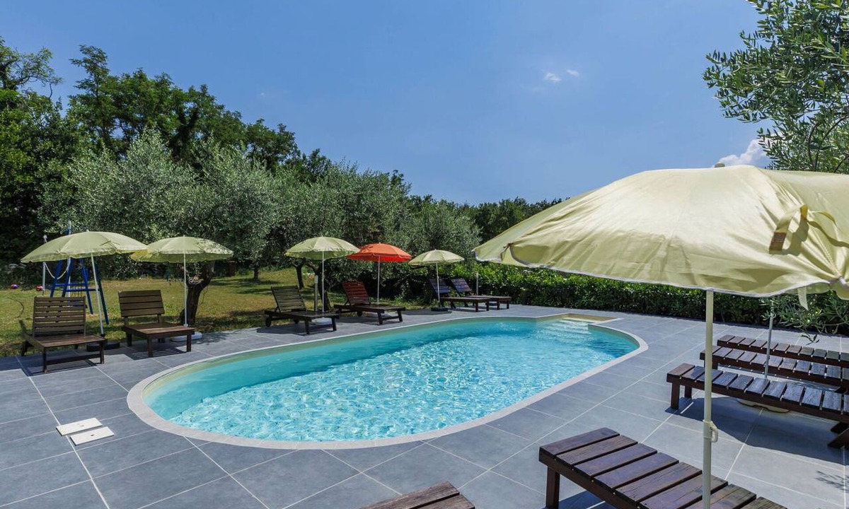 Presika Apartment | Beautiful apartment for 5 guests with A/C, pool, WIFI, TV and terrace