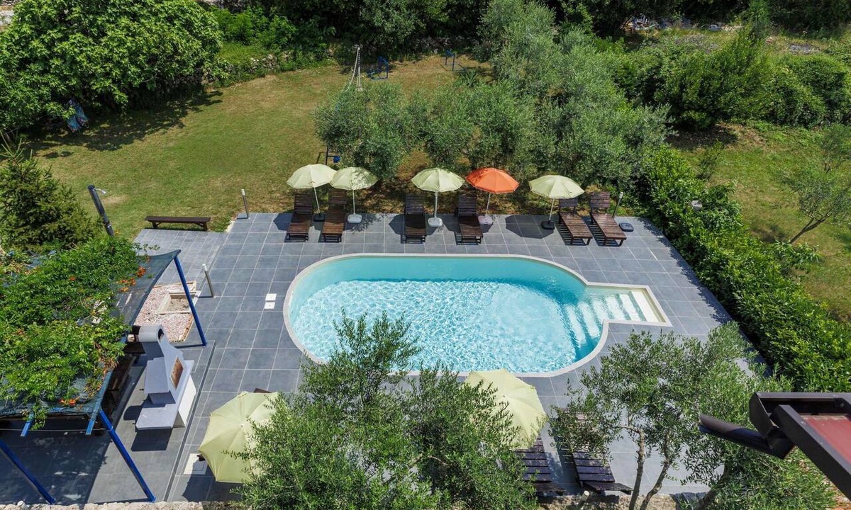 Presika Apartment | Beautiful apartment for 5 guests with A/C, pool, WIFI, TV and terrace