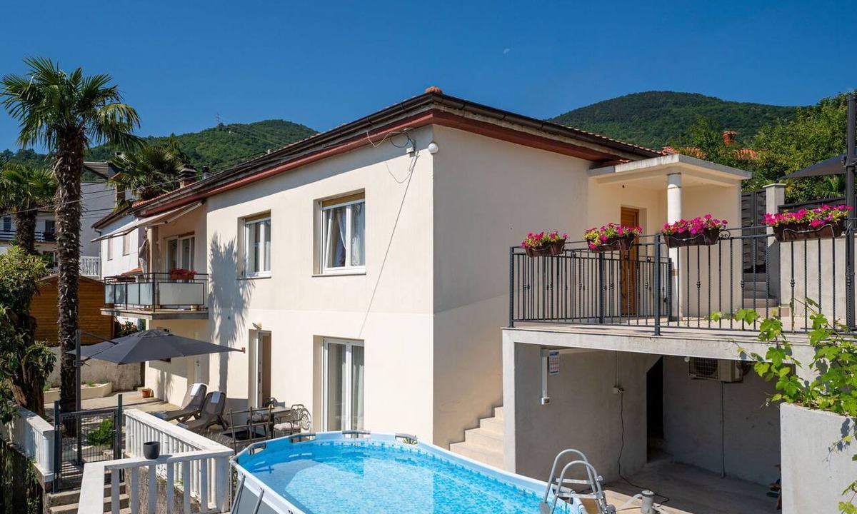 Rukavac Apartment | Beautiful apartment for 3 guests with A/C, private pool, WIFI, TV and terrace