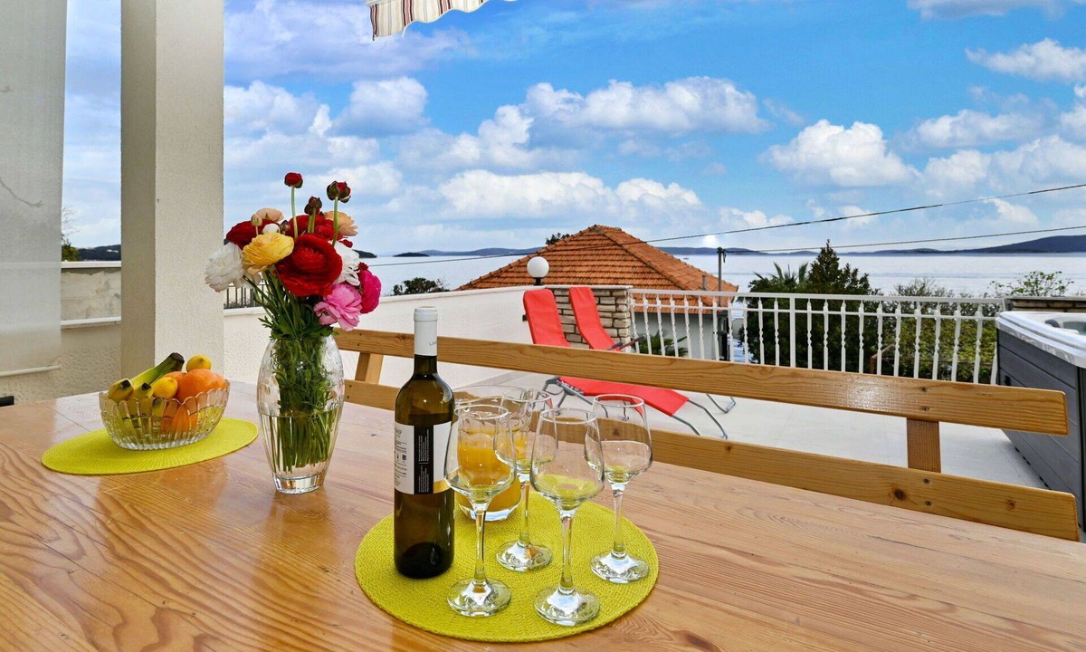 Seget Apartment | Beautiful apartment for 6 people with A/C, WIFI, TV and terrace