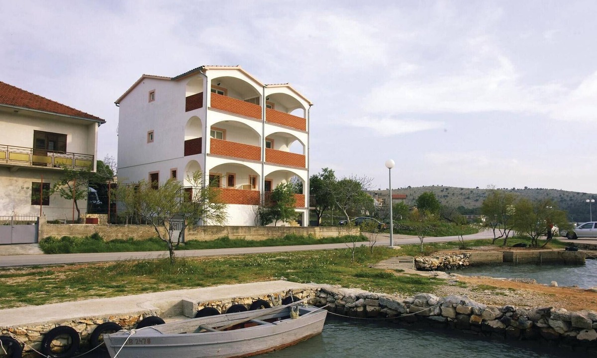 Jadrtovac Apartment | Beautiful apartment in Jadrtovac