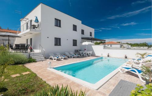 Murine Apartment | Beautiful Apartment In Umag With Wifi
