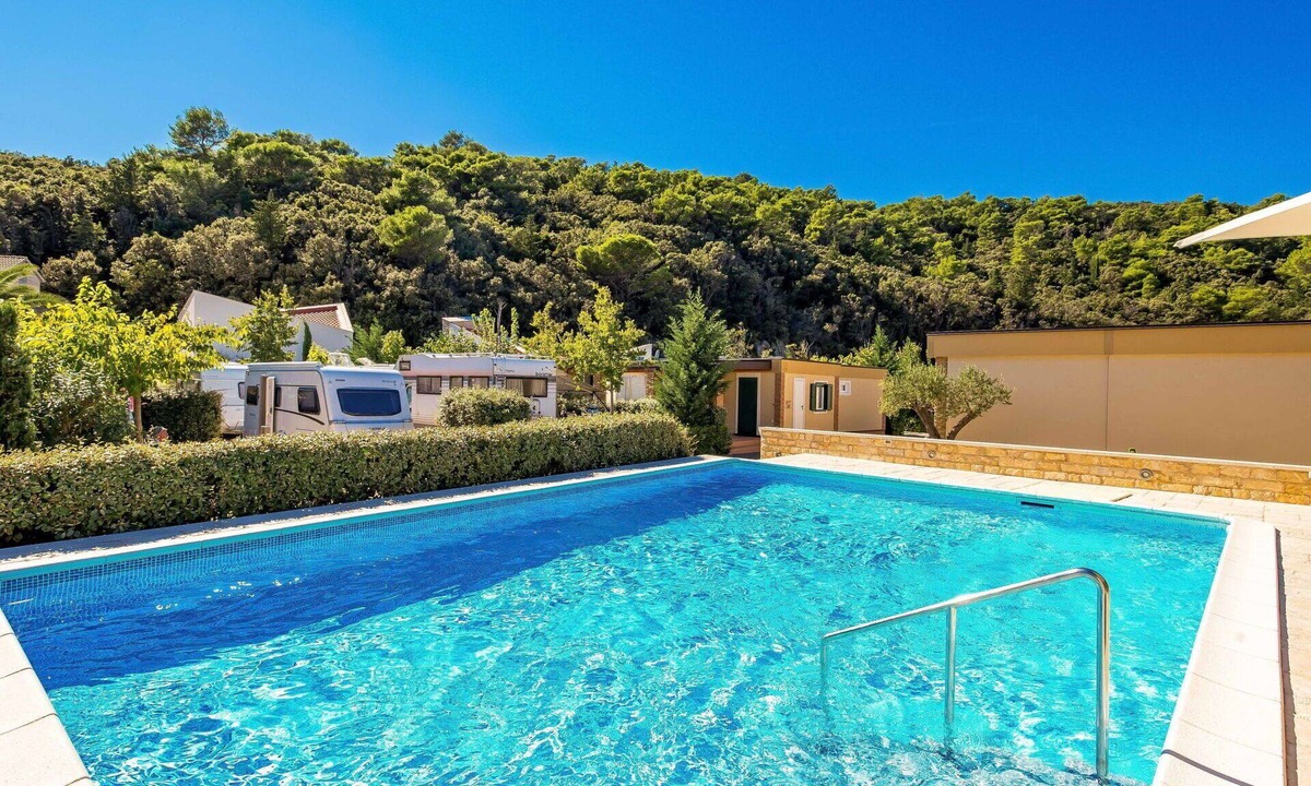 Kampor House | Beautiful apartment in villa for 6 people with A/C, pool, WIFI, TV and terrace