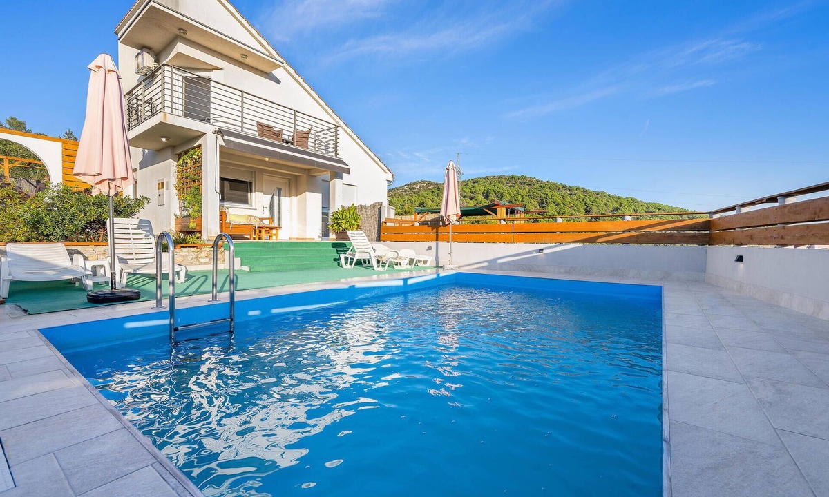 Bilice House | Beautiful home in Bilice with WiFi